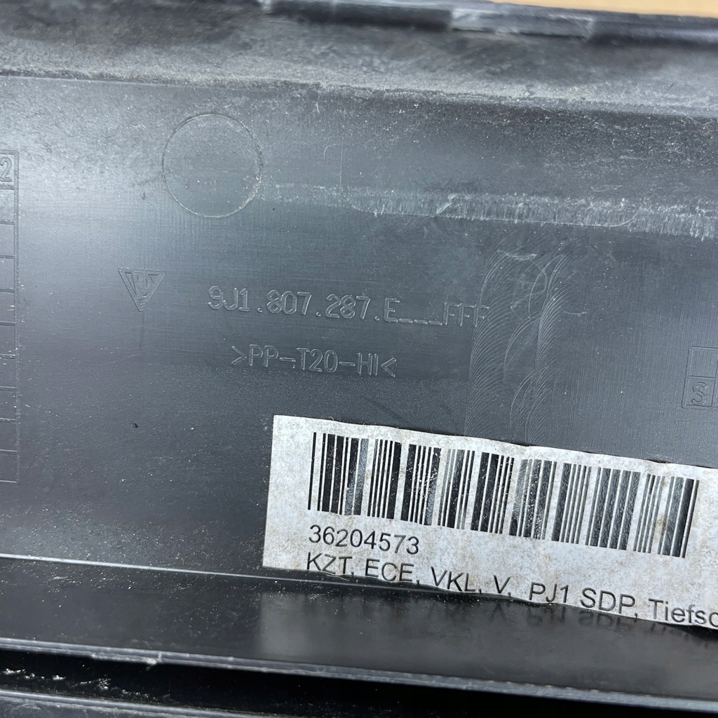 фото №10, Porsche taycan подкладка номерного знака pod номерной знак 9j1807287e 9j1.807.287.e