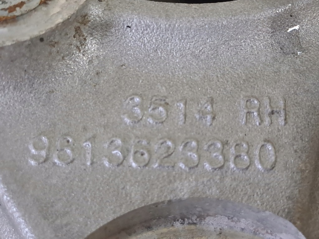 Peugeot rifter 20r поворотный кулак ступица правая задняя правый задний Киев