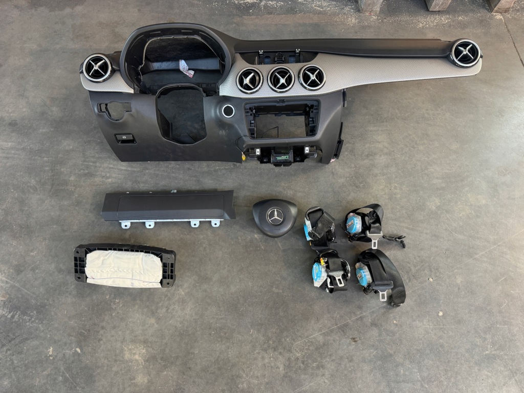 фото №1, Mercedes b klasa w246 консоль подушки безопасности ремни комплект