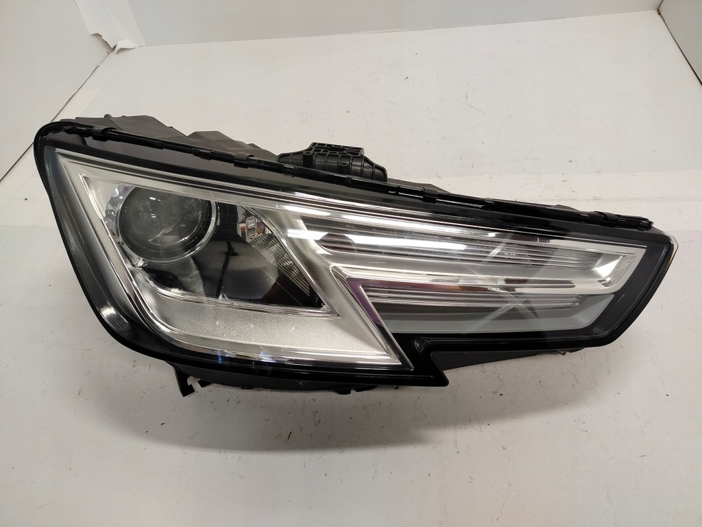 фото №1, Audi a4 b9 8w ксенон лампа правая