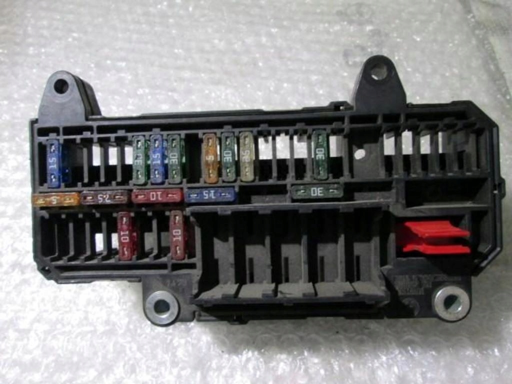 Купити Коробка запобіжників bmw e65 6113690058301.