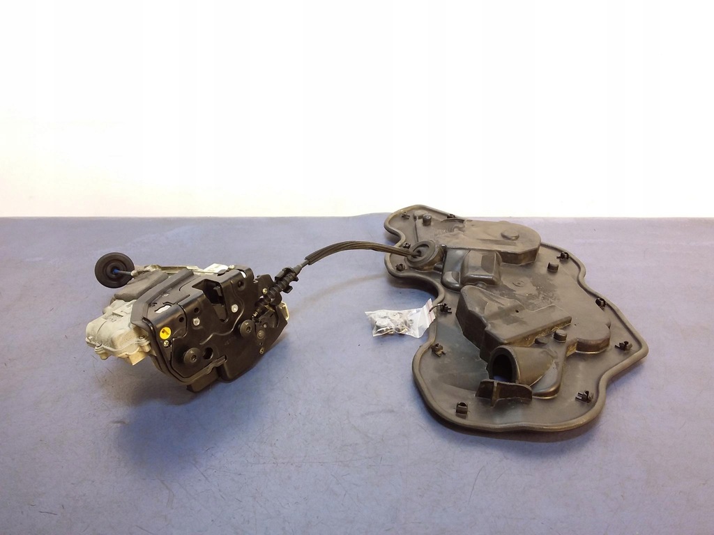 фото №1, Audi a8 d4 замок доводчик дверь задняя левый 12 pin