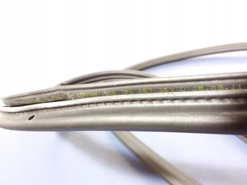 фото №4, Porsche cayenne ii 7p5 прокладка дверь правый задняя