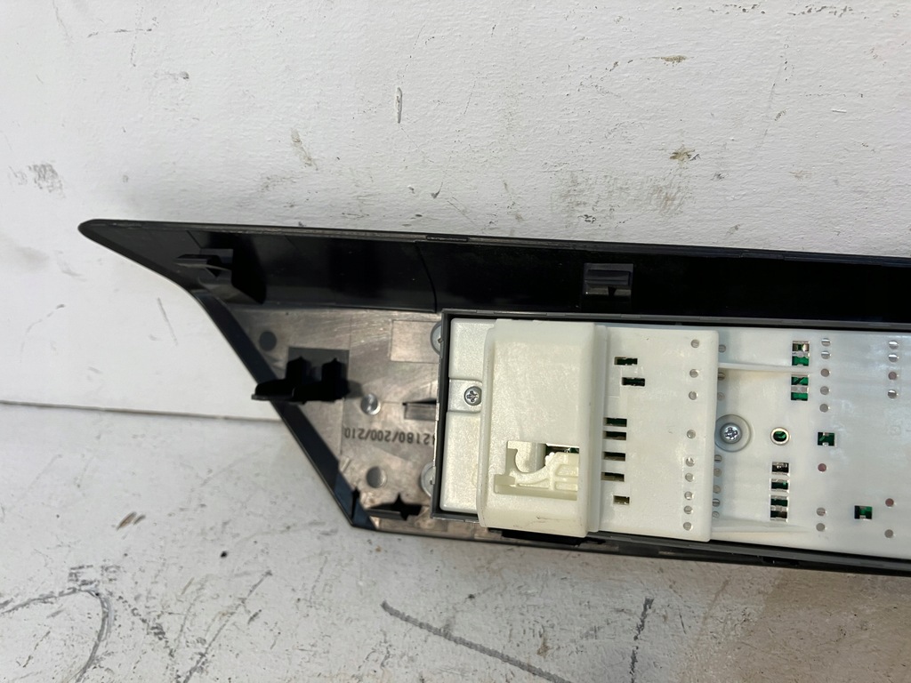 фото №9, Rav4 iv кнопка перемикач вікон передній лівий перед