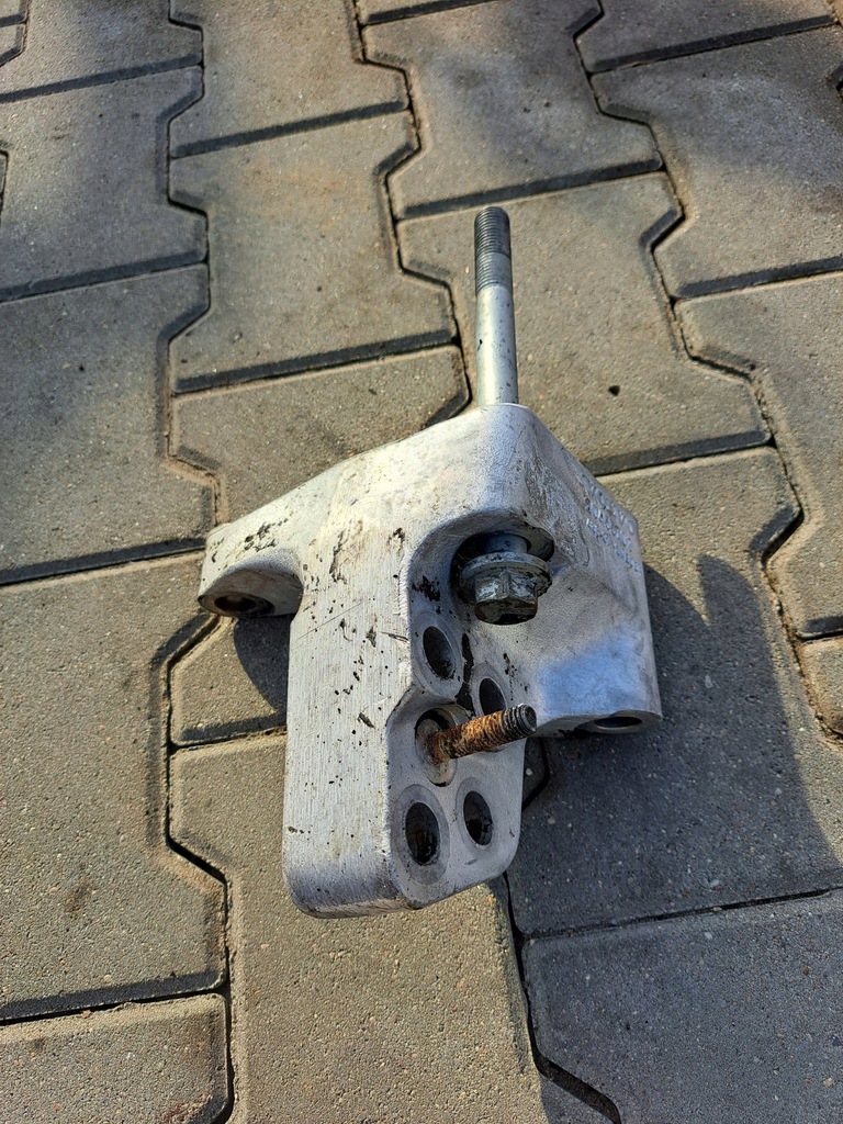 фото №1, Кронштейн кронштейн двигуна коробки volvo fm 9 d9