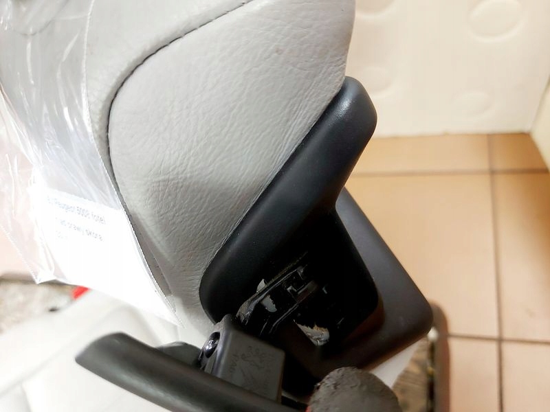 фото №9, Peugeot 5008 1 i сиденье 2 ii ряд правый задняя задний кожа кожаный