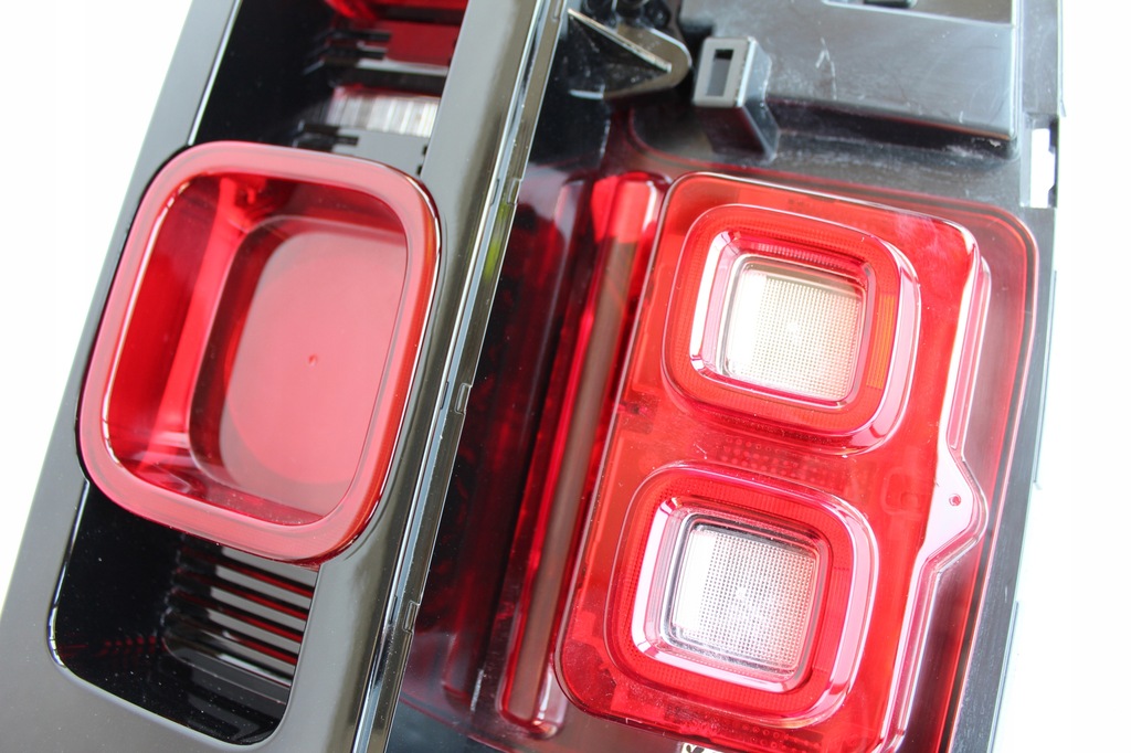 фото №12, Land rover defender ii l663 лампа задняя правая led 2020+