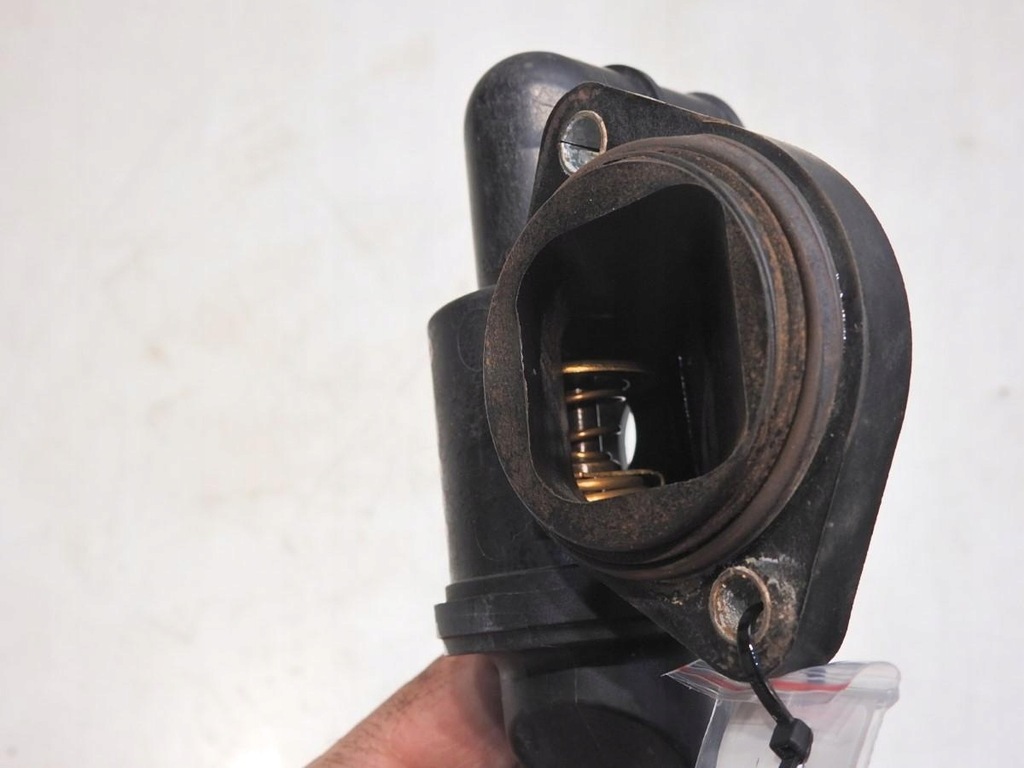 фото №5, Термостат корпус audi a4 b7 2.0 tfsi