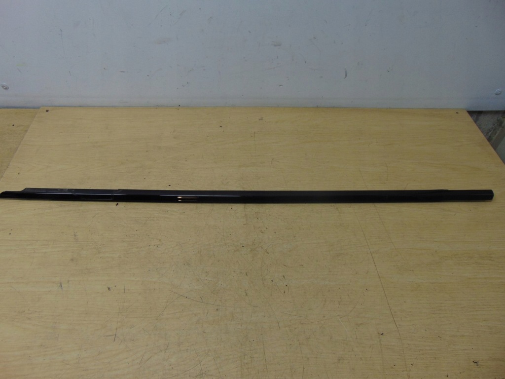 фото №1, Молдинг боковая уплотнитель jaguar f-pace hk83