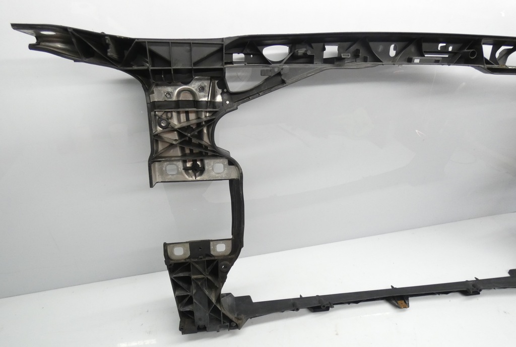 фото №8, Audi a4 b9 8w0805594 2015- усилитель pas передний обшивка