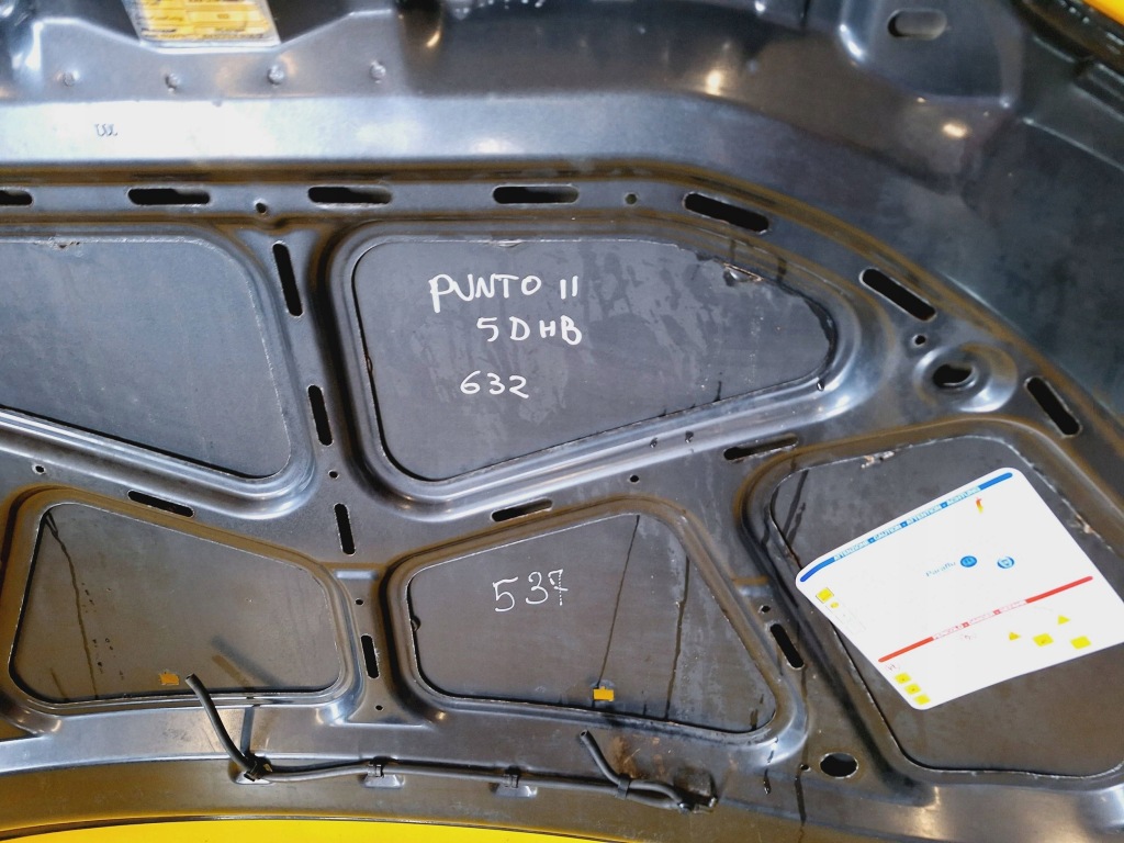Капот кришка двигуна punto 2 рестайлінг  lak: 632 hb 5d nr537 Доставка
