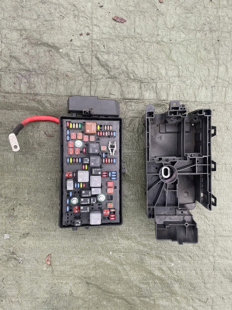 фото №1, Insignia коробка предохранителей bsi 13275878 2.8t