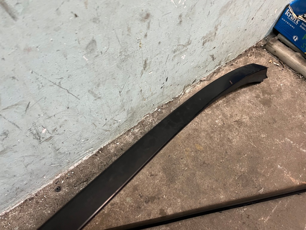 Mercedes klasa b w246 накладки дахові права Оригінал