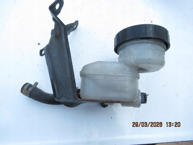 Купити Daihatsu sirion 2 1.0 бак рідина гальмівний