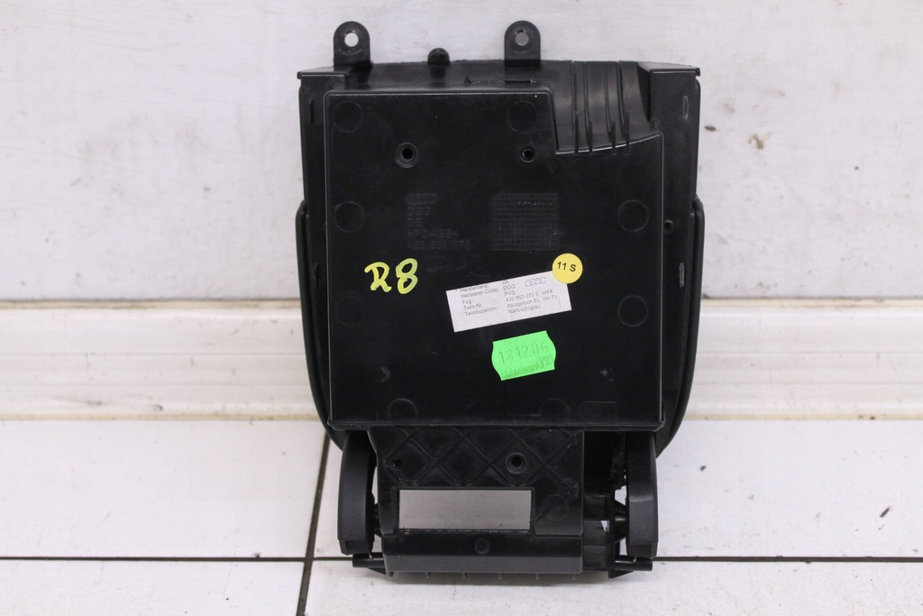 фото №4, Audi r8 420 06- подлокотник бардачок 420863075