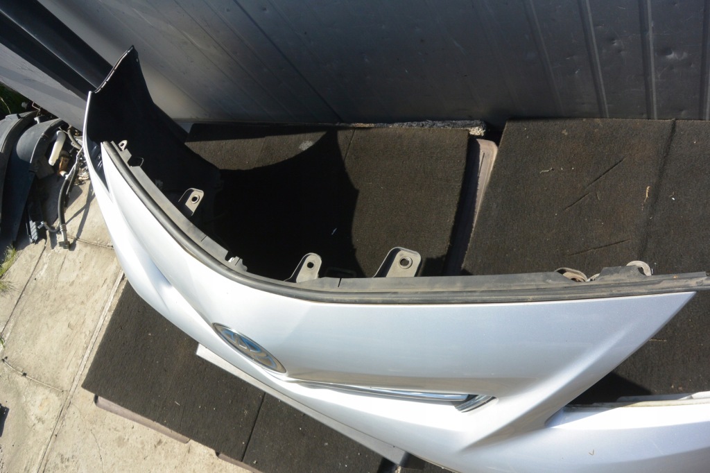 Бампер перед передний 1f7 toyota prius plus + комплект 11-15r комплект Доставка