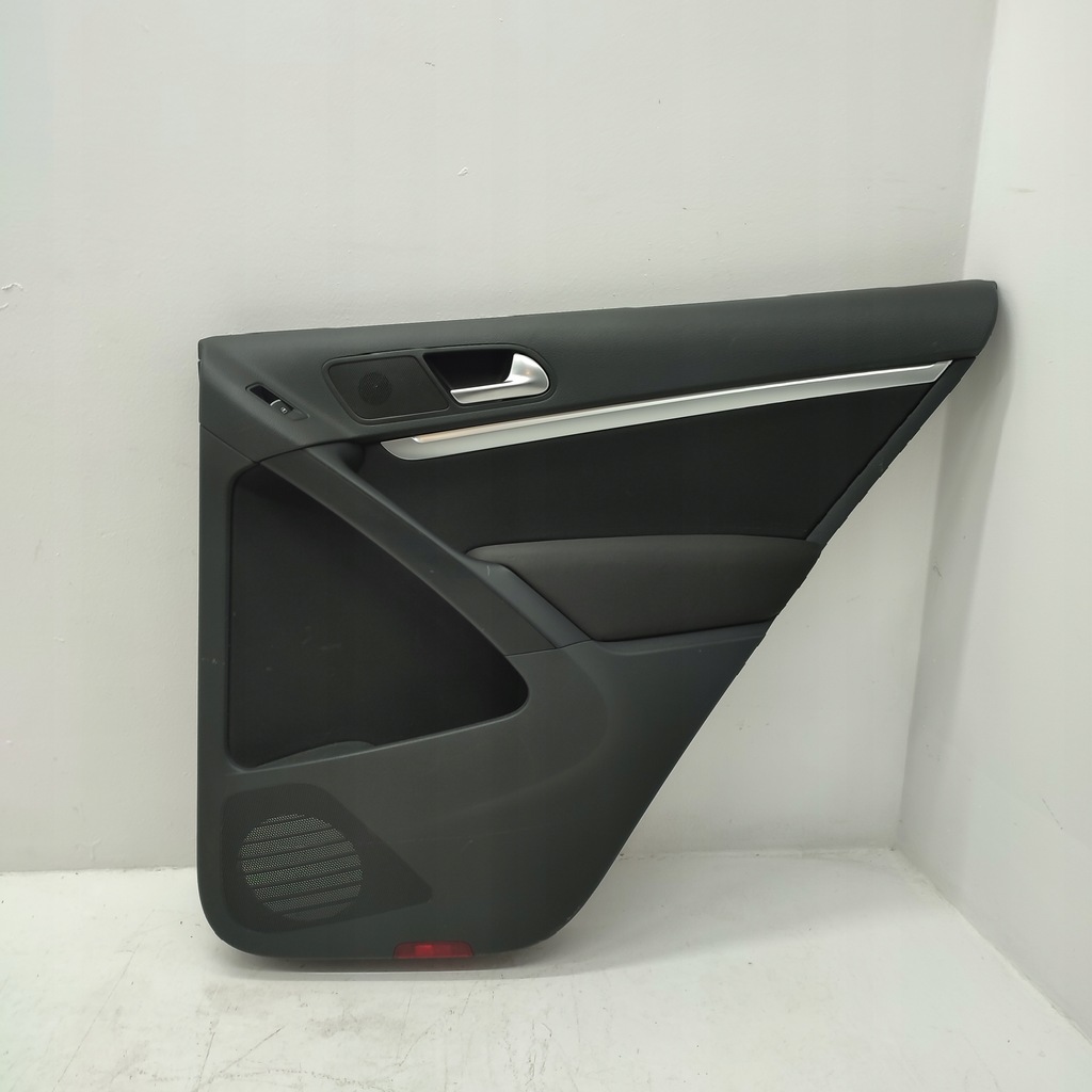 фото №1, Vw tiguan 5n0 обивка обшивка дверь правый задняя