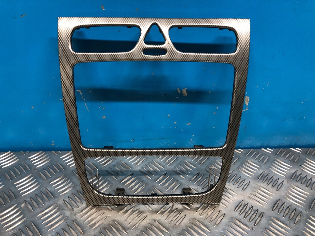 фото №1, Mercedes w203 dekor рамка радио a2036802439