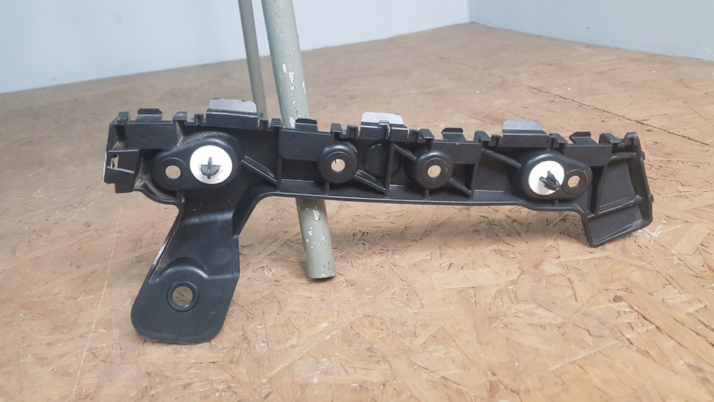 фото №8, Ford fiesta mk-8 напрямна кронштейн бампера задня