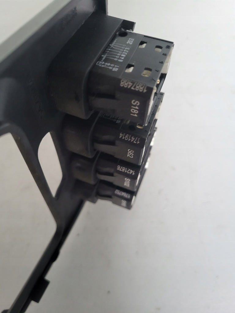 фото №5, Переключатель клавиша scania r 1887486