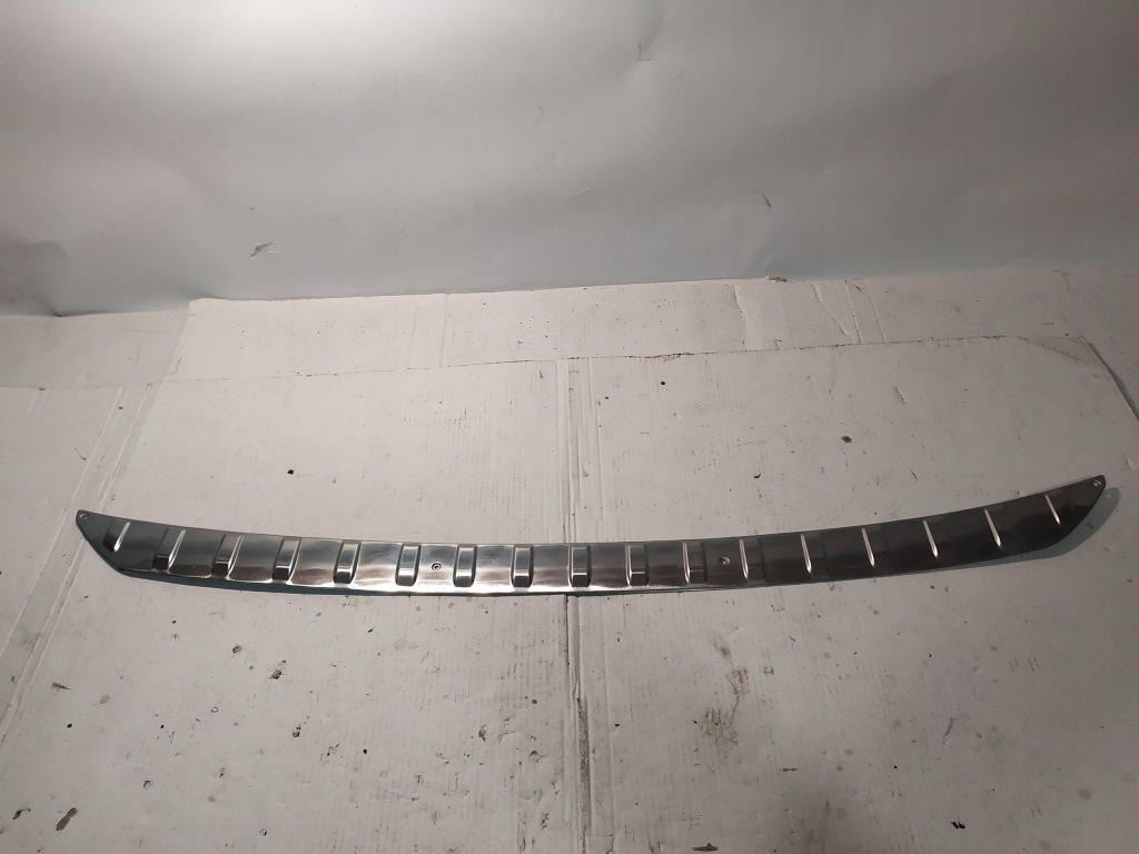 фото №1, Молдинг бампера задняя багажника peugeot 2008