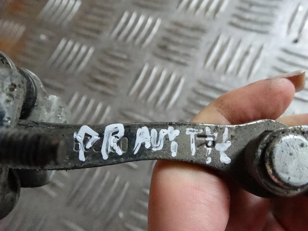 фото №6, Ограничитель дверь opel vectra правый задняя