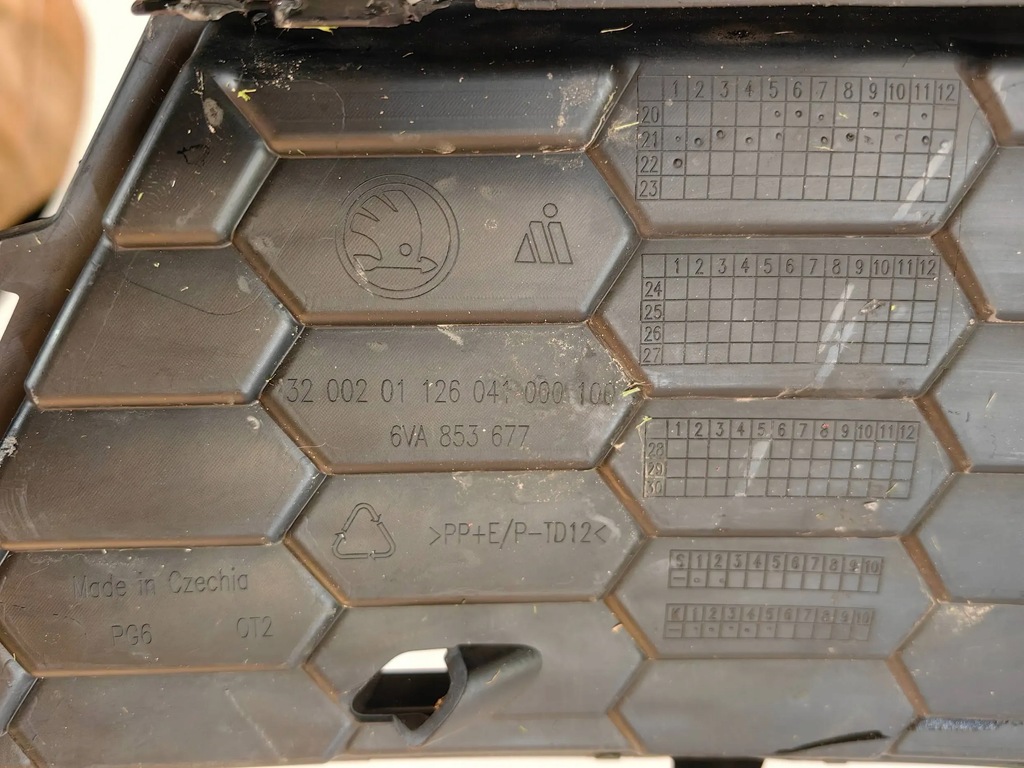 фото №6, Skoda fabia iv - решётка средняя бампера перед polecam