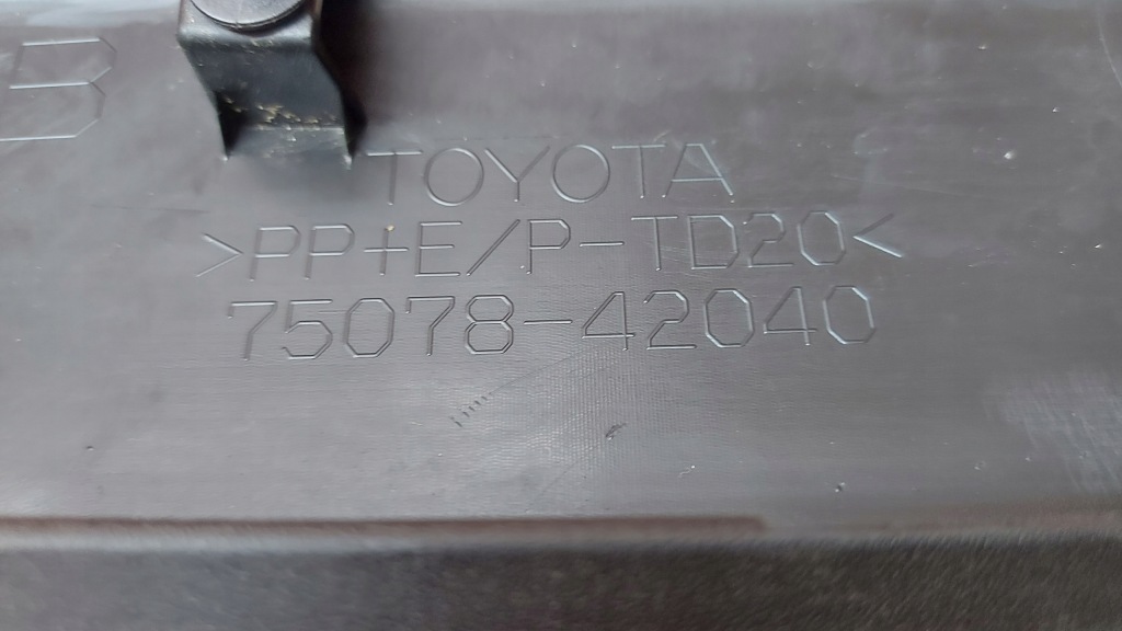 Молдинг дверь левая левый задний  задняя toyota rav4 v 18- в Украине