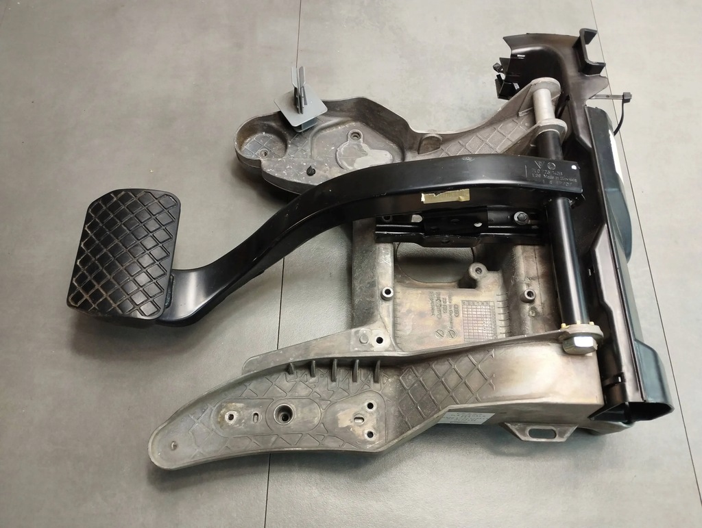 фото №1, Audi q7 4l педаль гальма 7l0723142b