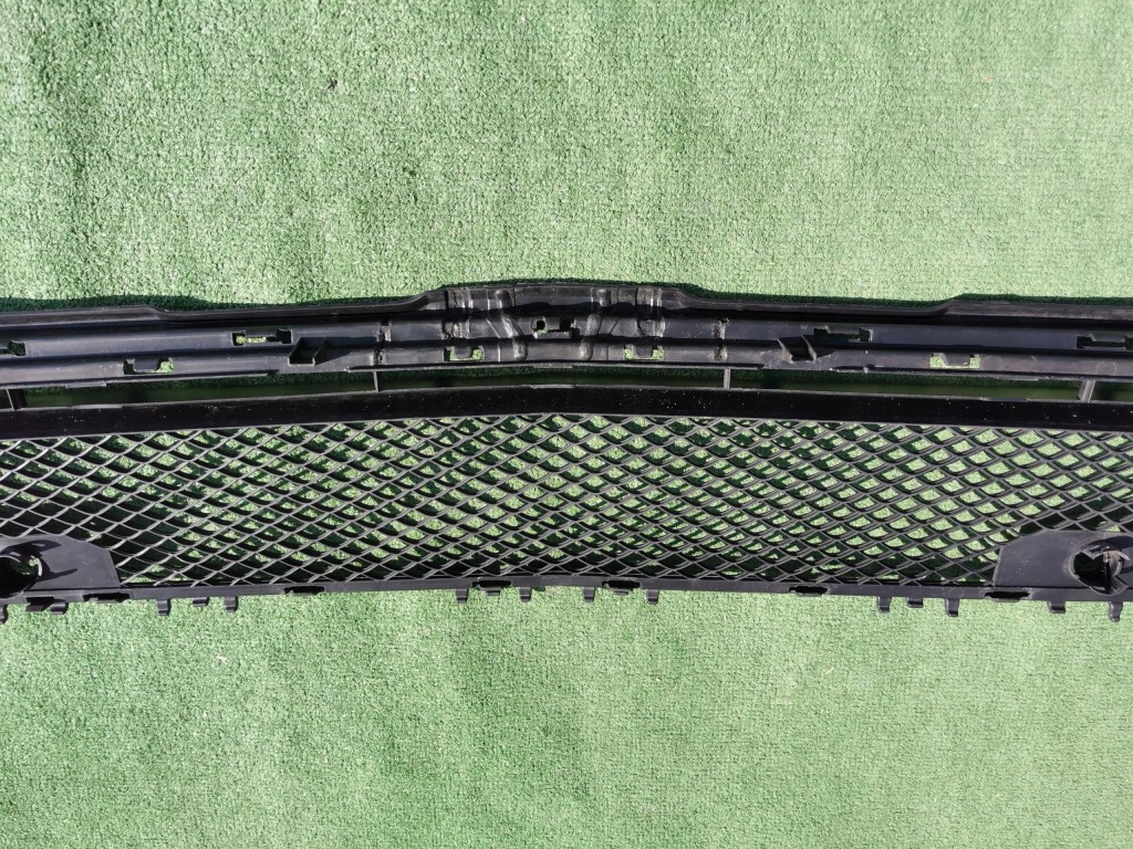Решітка середня бампера перед передній mercedes gla w156 a1568854322 Київ