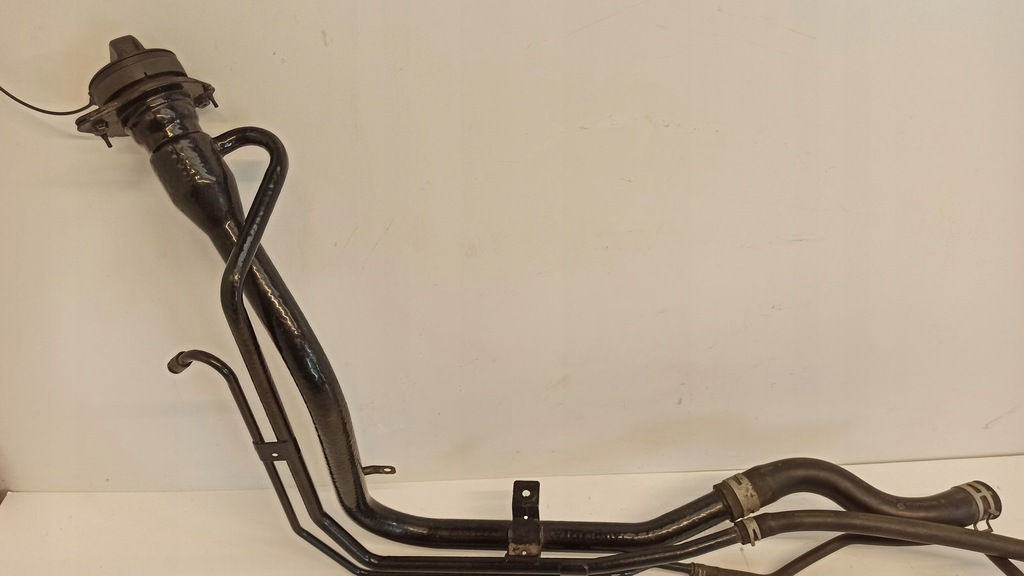 фото №3, Suzuki swift mk8 заливная горловина топлива труба 1.2