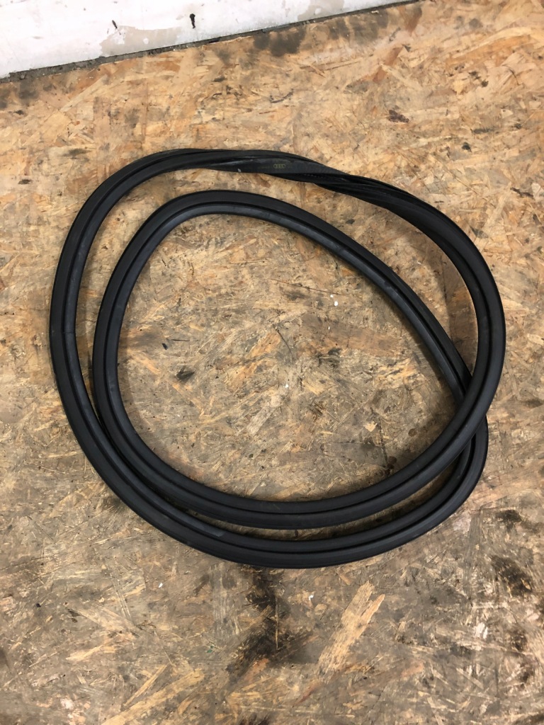 фото №1, Прокладка двері задніх a3 8v 5 двері 8v4833721