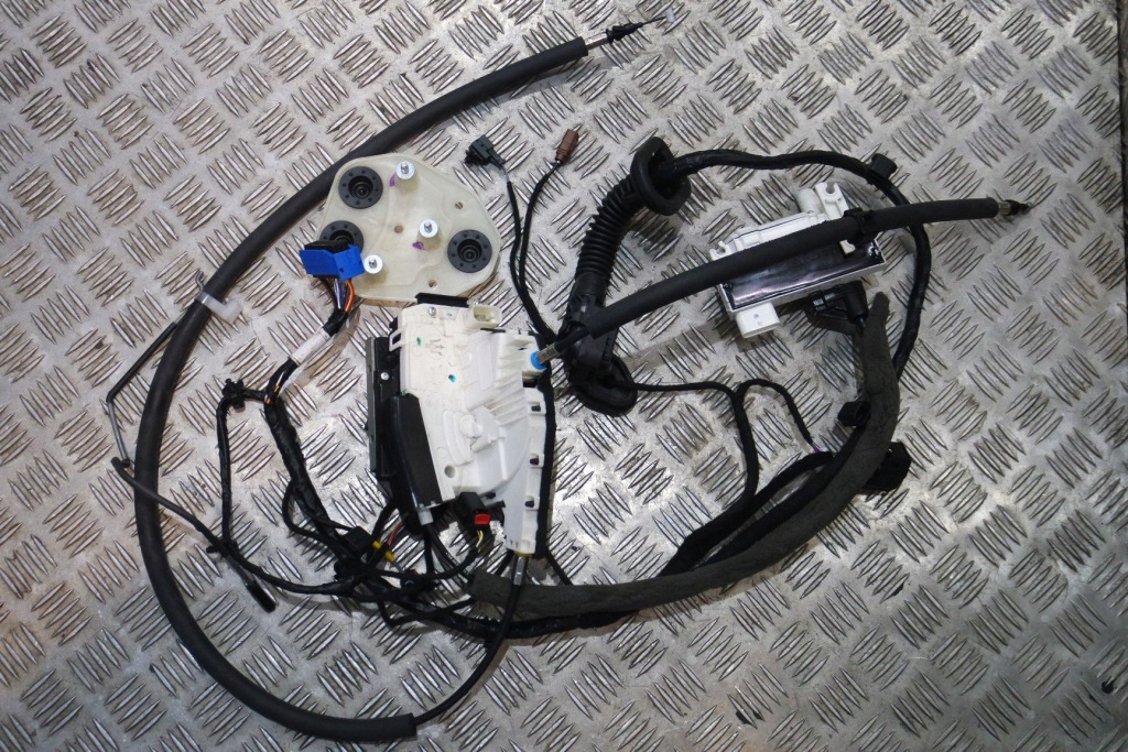 фото №2, Доводчик правий перед soft close maserati levante