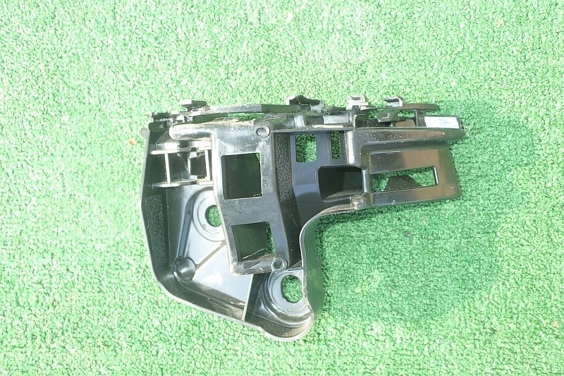 фото №3, Vw t-roc напрямна бампера правий задня 2ga807454a