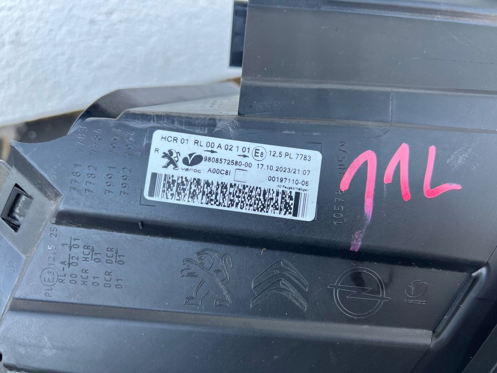 Купить Перед сторона правый  фара peugeot expert 9808572580-00