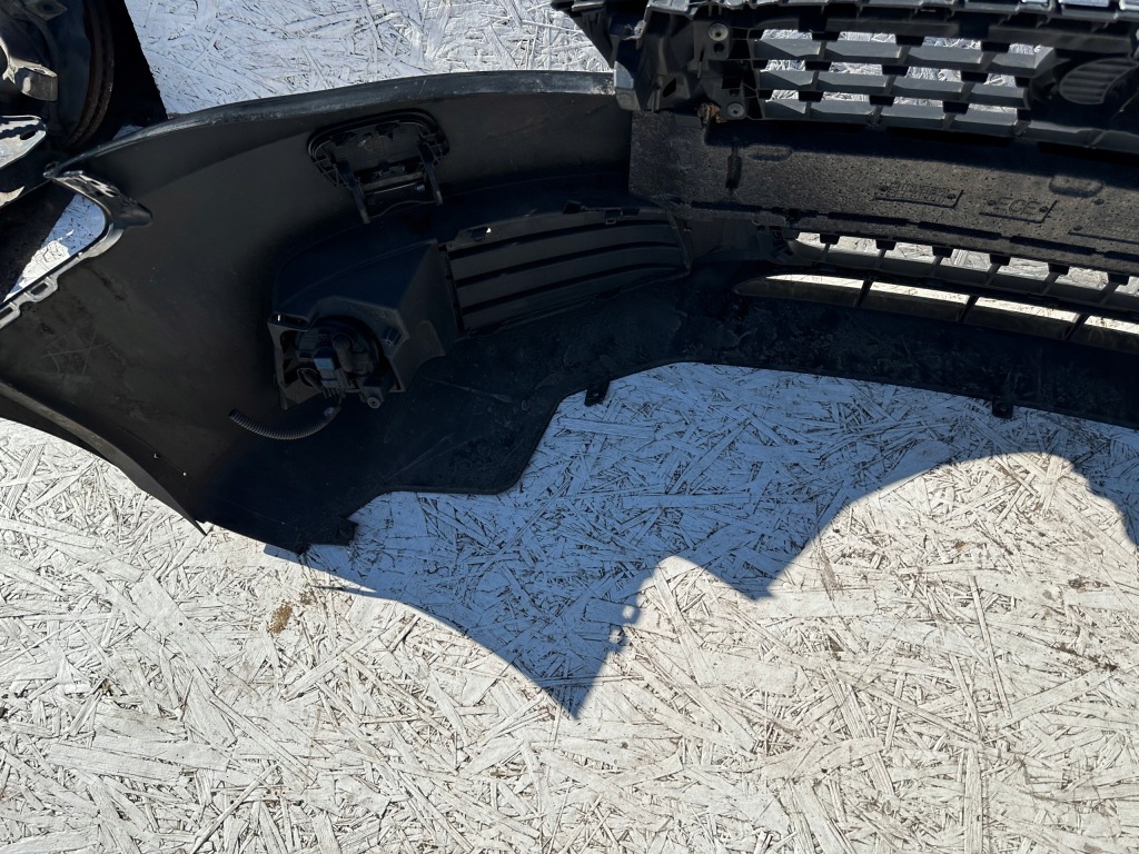 A4 8k бампер перед чёрный омыватель lz9y с Разборки