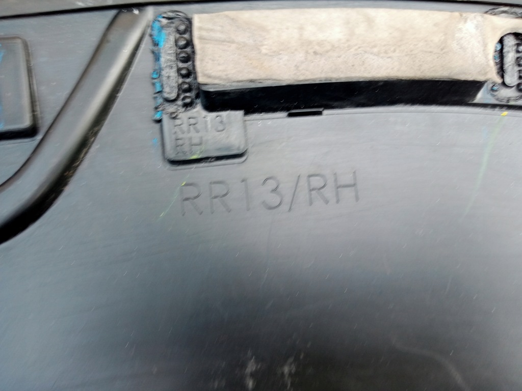 фото №12, Toyota hilux viii права молдинг крила задня