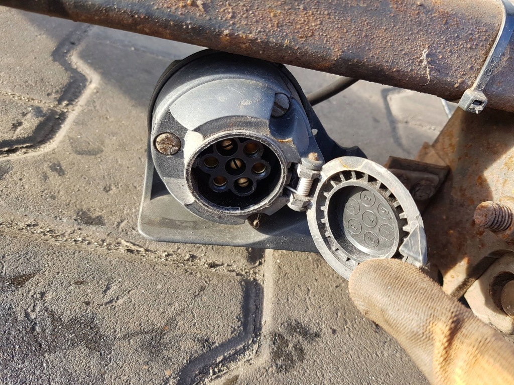 Hak буксирувальний задній volkswagen tiguan в Україні