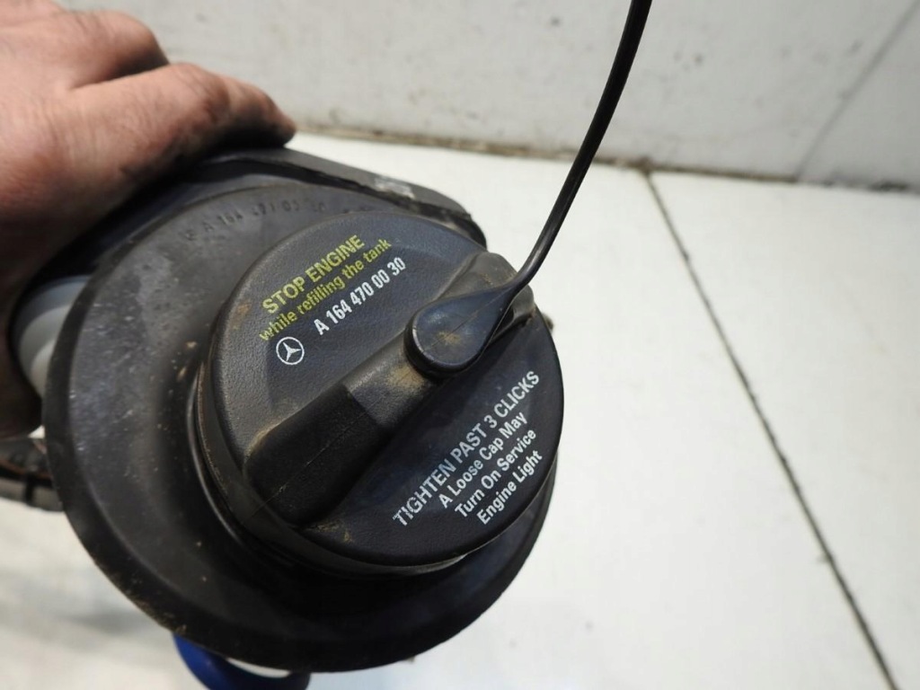 Труба заливная горловина топлива mercedes r w251 3.0 cdi в Украине