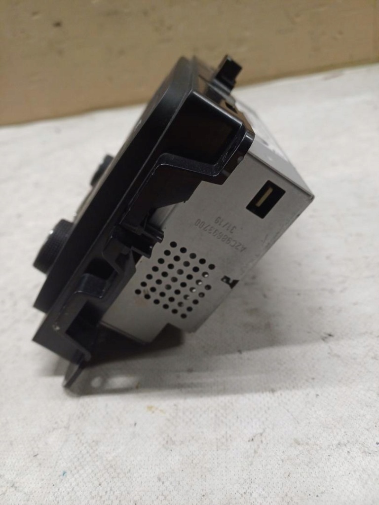 Радио jeep renegade 07357165490 Цена