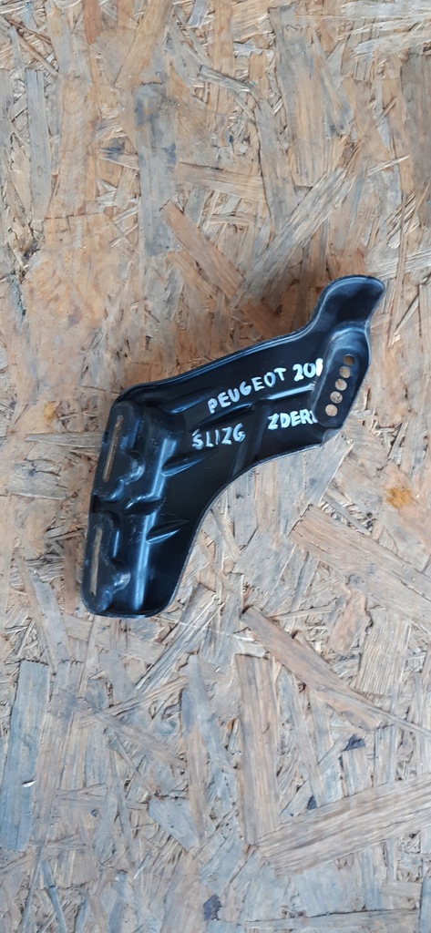 фото №1, Направляющая бампера peugeot 208 левый