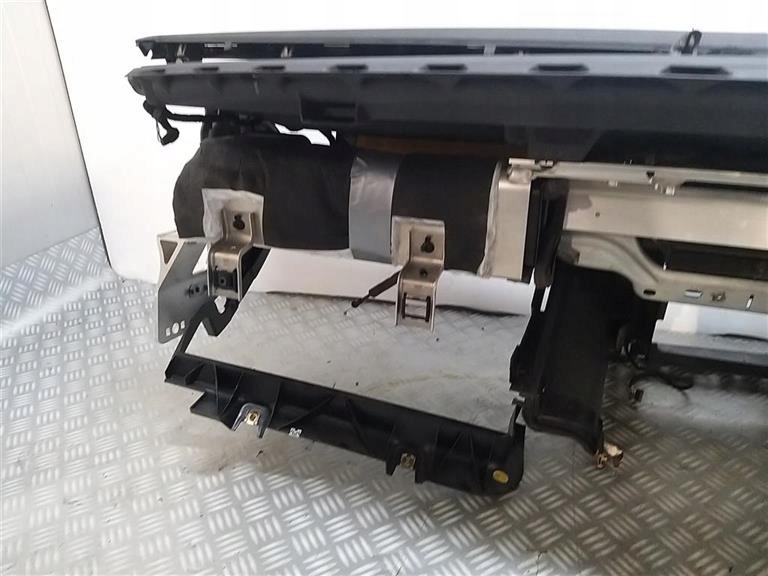 фото №9, Консоль приборная панель приборная панель phaeton 02-07 przed lift чёрный dół подушка