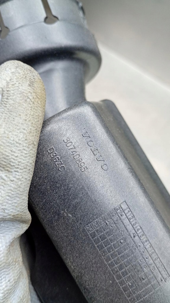 фото №7, Резонатор шланг воздуха 30740895 volvo xc90 s80 v70 2.4 d5 185km