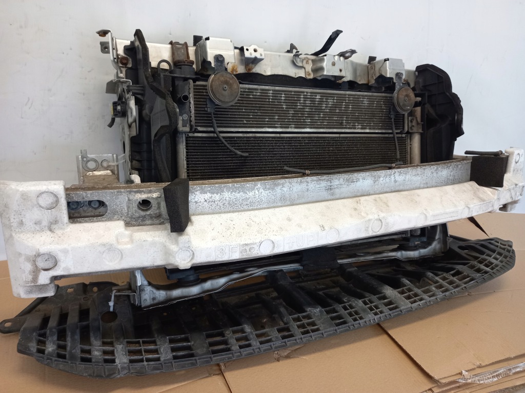 Ремень передний балка комплект радиатор toyota prius plus 1.8 hybrid 2011-2014 в Украине