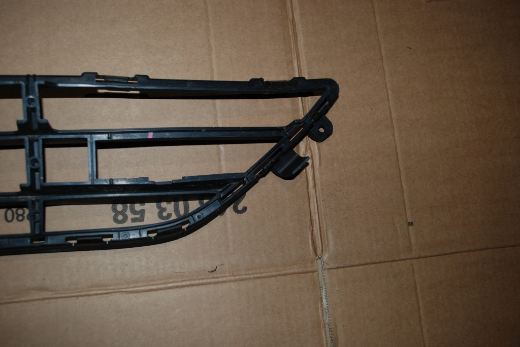 Volvo xc90 2 средняя решётка решётка  бампера оригинальный номер 32227520 Цена