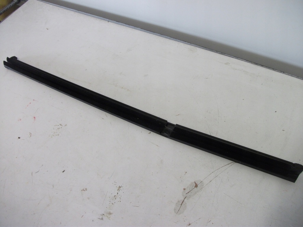 фото №1, Молдинг уплотнитель левый задняя внутренняя vw t-roc