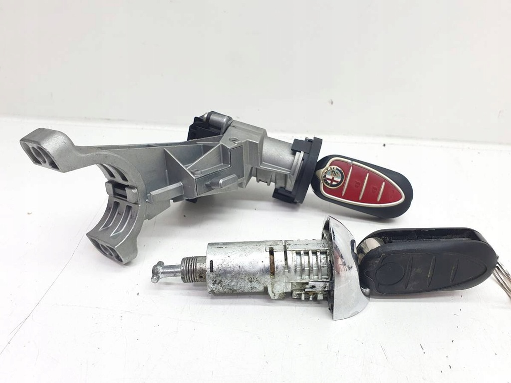 фото №1, Замок зажигания ключ pilot вкладка alfa romeo 01098401