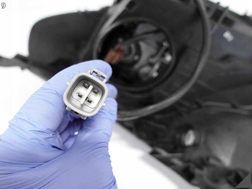 фото №10, Aston martin cygnet 11-13 звичайна лампа права eu