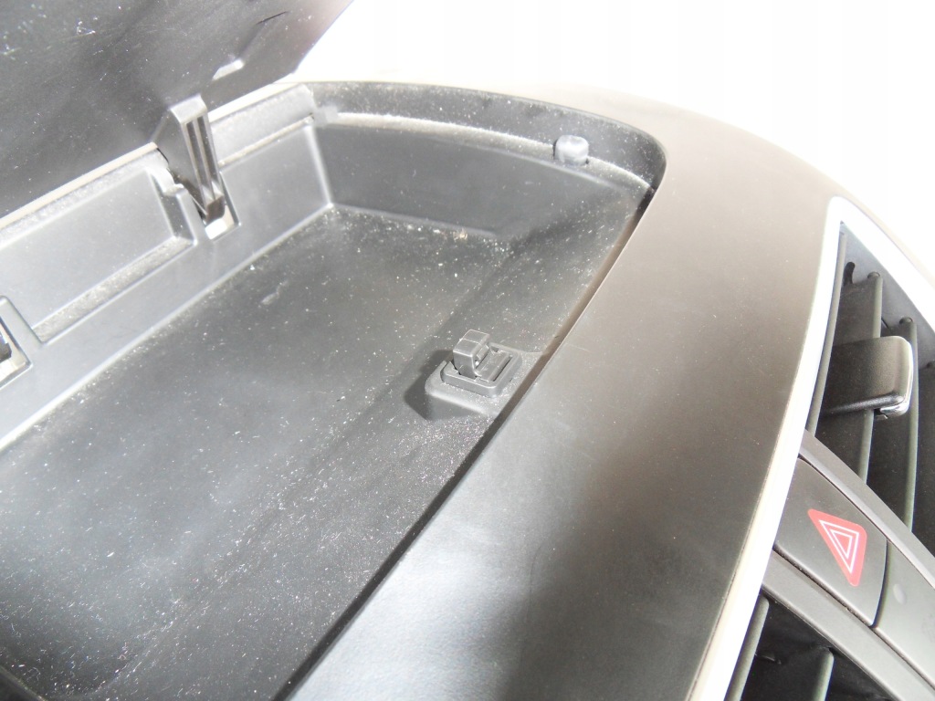 Suzuki swift v mk7 рестайлінг  13-17 ґрати обдув + бардачок середній Київ