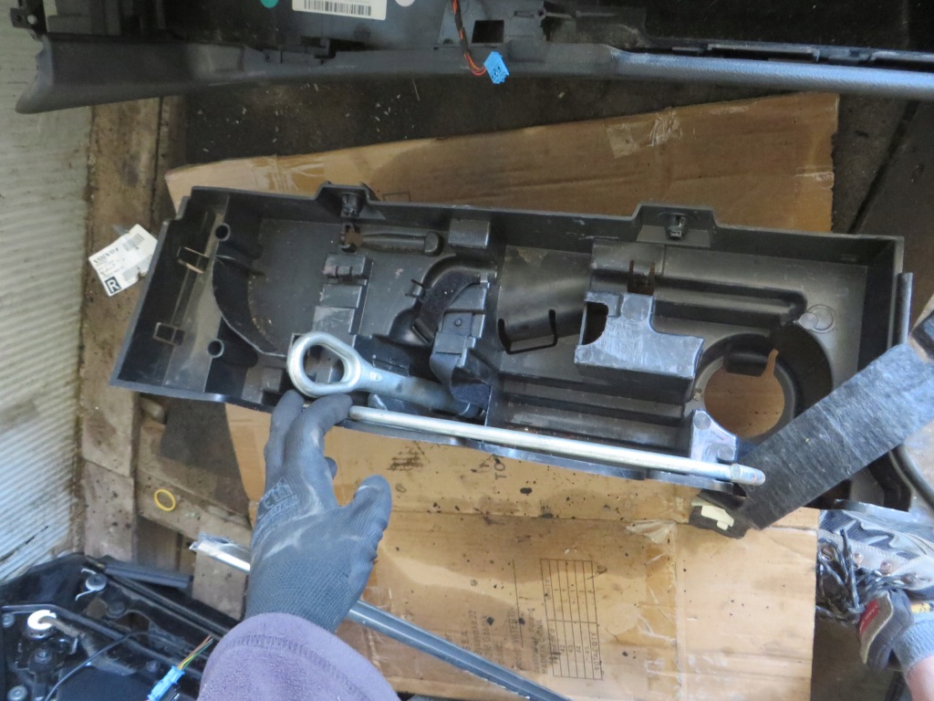 Купити Mercedes e w212 a2128990314 вкладиш інструментів пластик вушко x